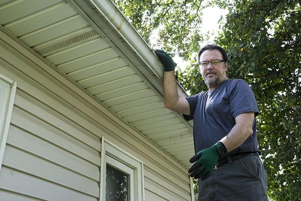 Ashland Gutter Cleaning workers